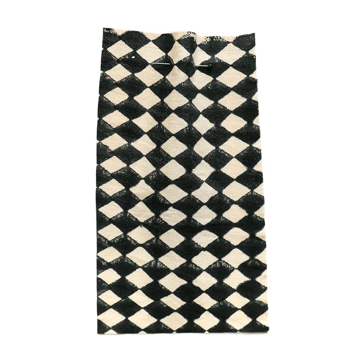 Harlequin Medium Black