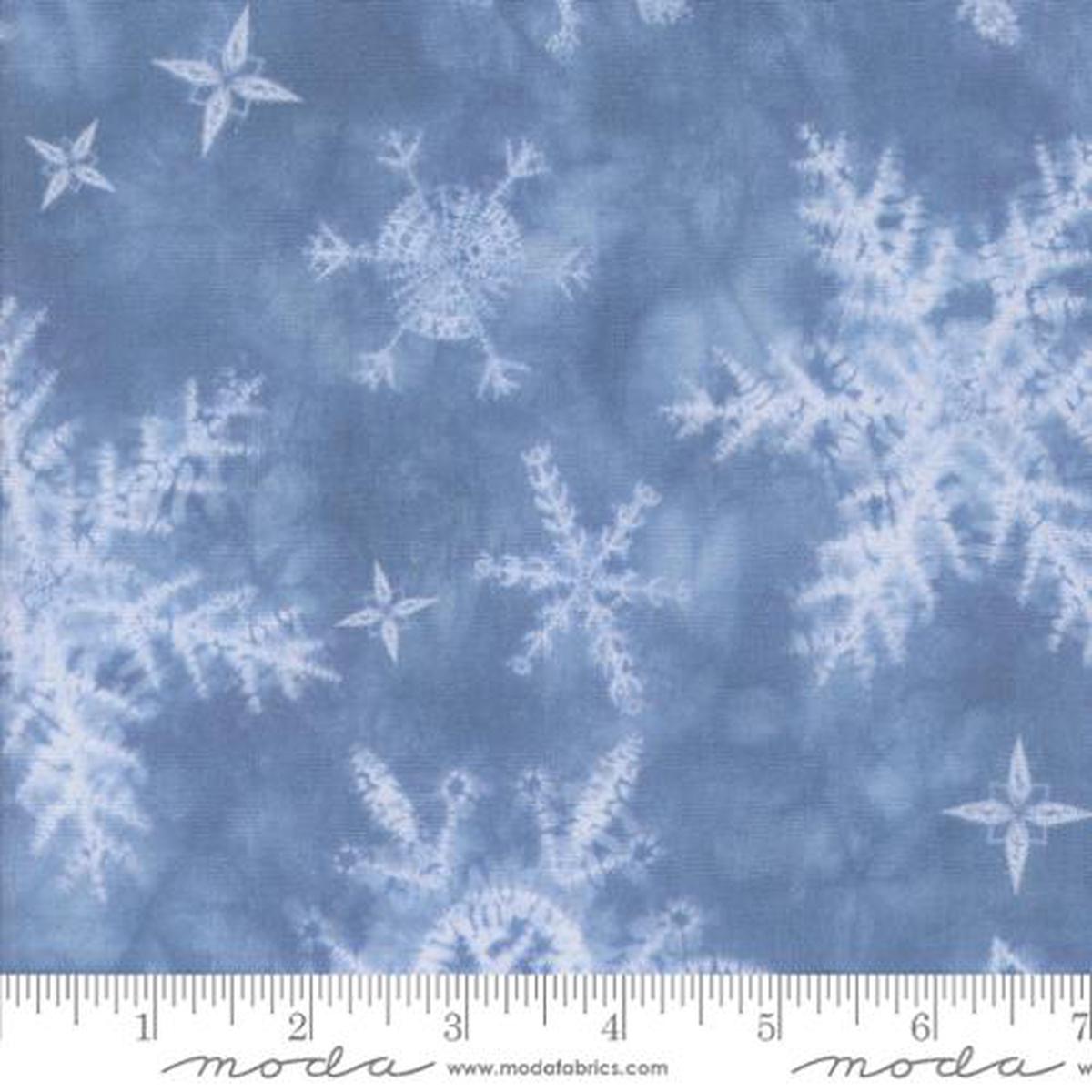 Snowflakes Winter Shibori in Glacier — Winter Chill by Debbie Maddy– Moda Fabrics