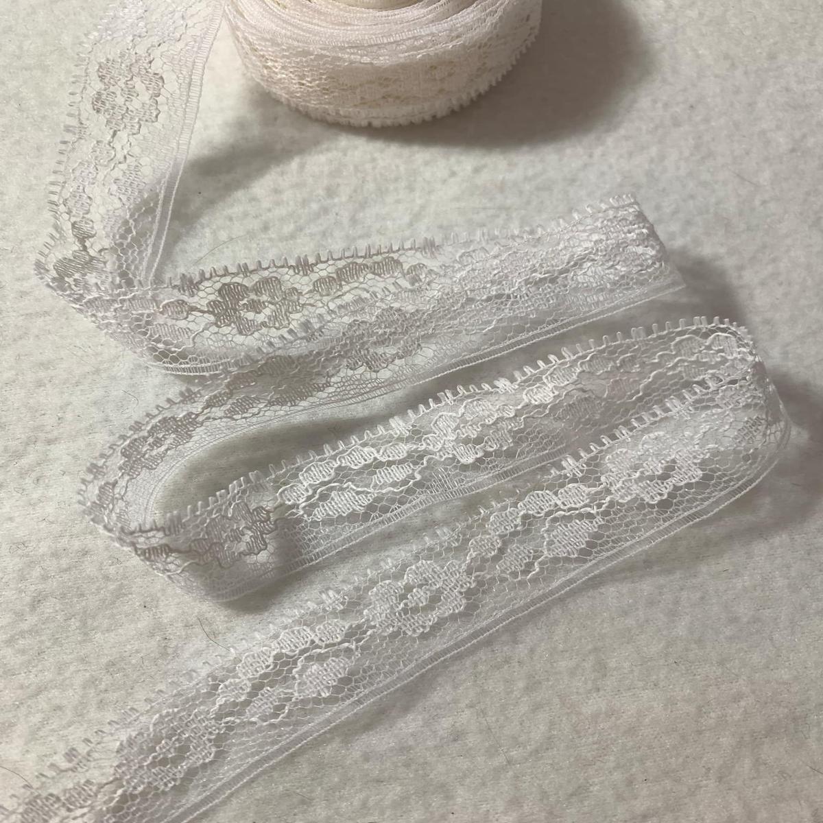 Vintage Flowers Border Lace Trim White Rayon 3/4″ wide x 4 Yards