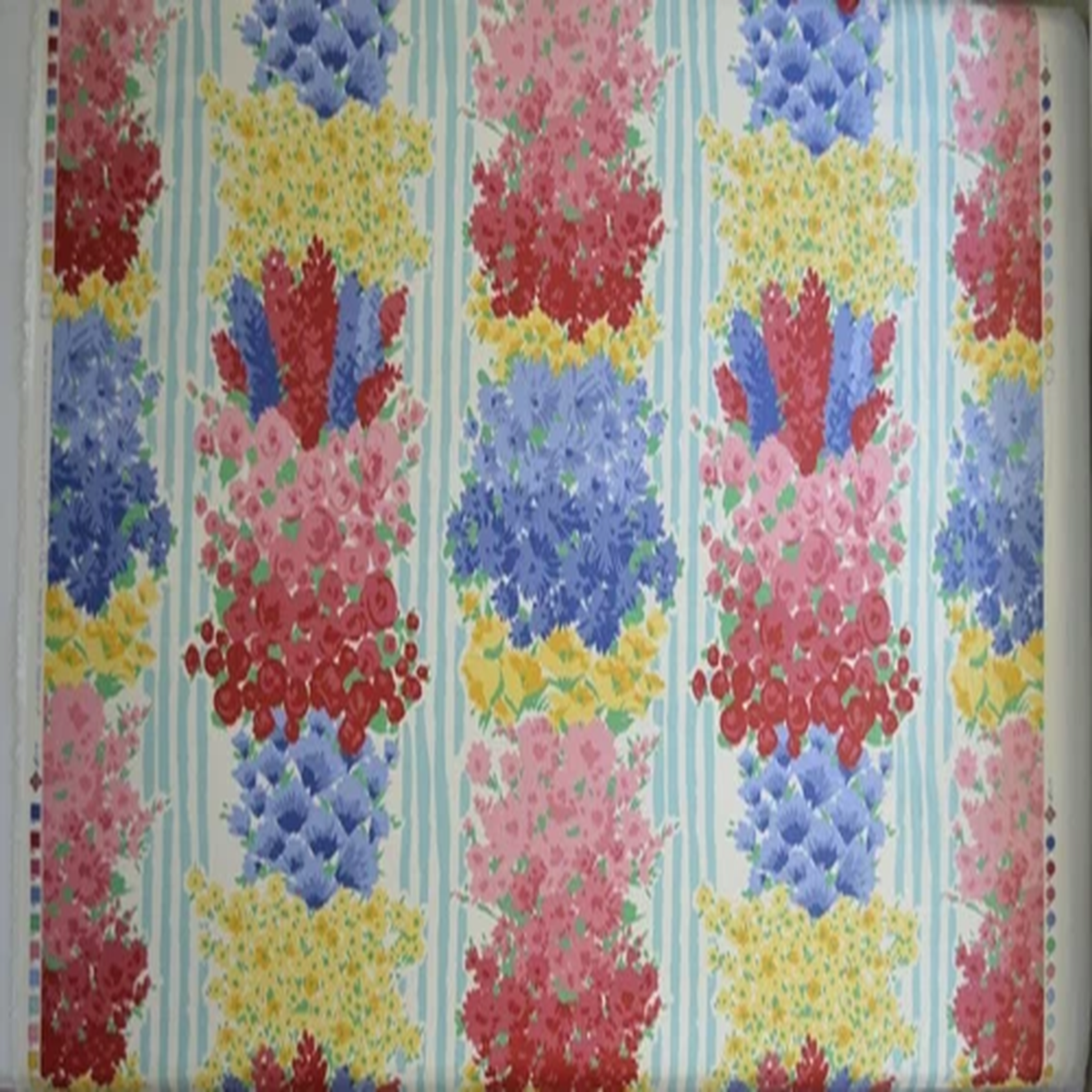 30+ Yds / VINTAGE CYRUS CLARK / Cotton/ LARGE SCALE FLORAL TURQUOISE STRIPE